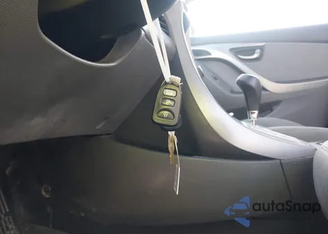 2012 Hyundai Elantra Gls z USA, uszkodzony, nr VIN 5NPDH4AE5CH151323